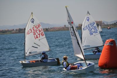 Rafael de la Hoz gana la primera regata del Trofeo Autonómico de Optimist 2010